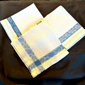 Vintage 60s Blue and White Jacquard Dining Napkins set of 3.